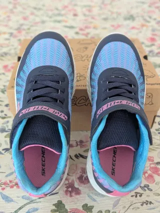 Zapatillas Skechers niña talla 35.