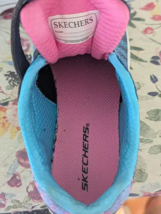 Zapatillas Skechers niña talla 35.
