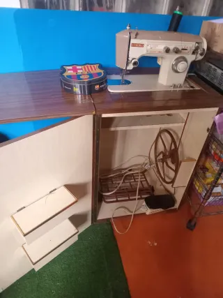 Máquina de coser antigua