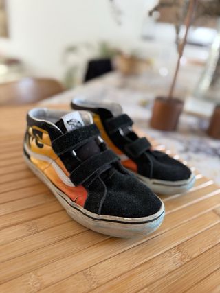 Zapatillas Vans niño negras y naranjas