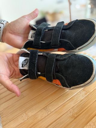 Zapatillas Vans niño negras y naranjas