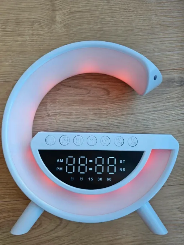 Altavoz Bluetooth con cargador y reloj