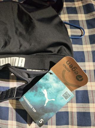 Top deportivo Puma negro