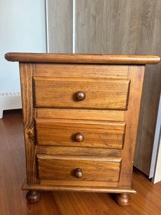 2 comodini in legno
