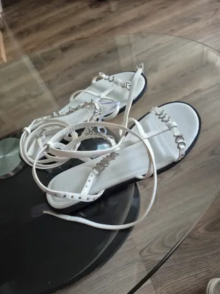 Sandalias Bershka Talla 38 Blancas