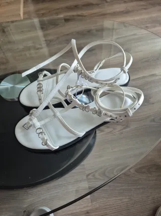 Sandalias Bershka Talla 38 Blancas