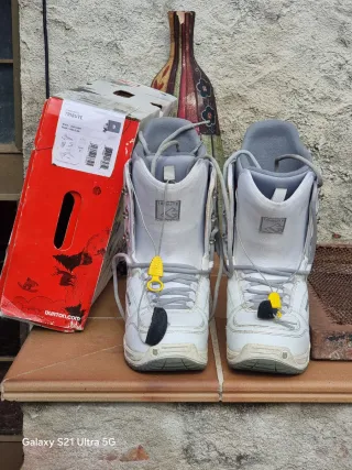 Botas Snowboard n.42 Burton y Tabla Lib Tech 152.
