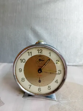 Reloj de cuerda antiguo Titan Rubí España