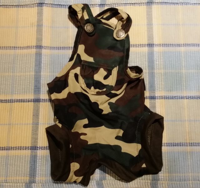 Ropa para mascota estilo camuflaje