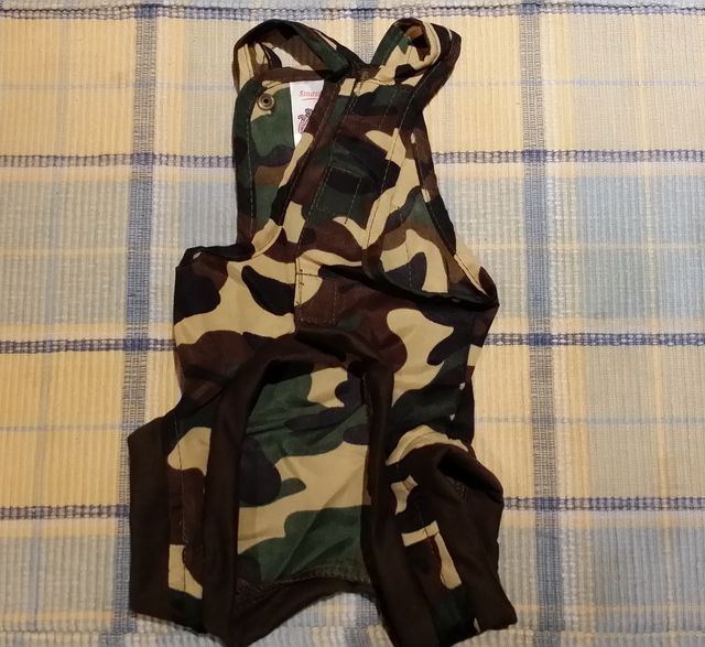 Ropa para mascota estilo camuflaje