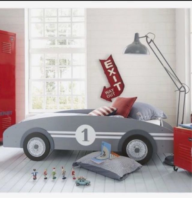 Cama infantil con diseño de coche
