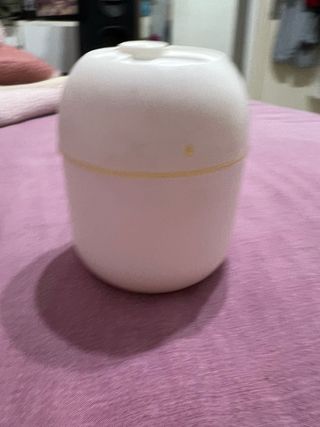 Humidificador blanco y amarillo