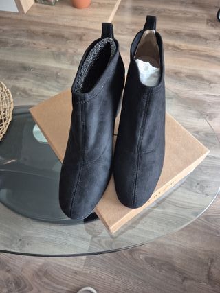 Botines UNISA Talla 41 Negros
