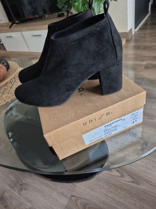 Botines UNISA Talla 41 Negros