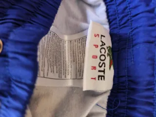 Chaqueta deportiva Lacoste azul y negra Talla M.