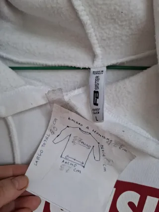 Sudadera blanca con texto SERIOUSLY