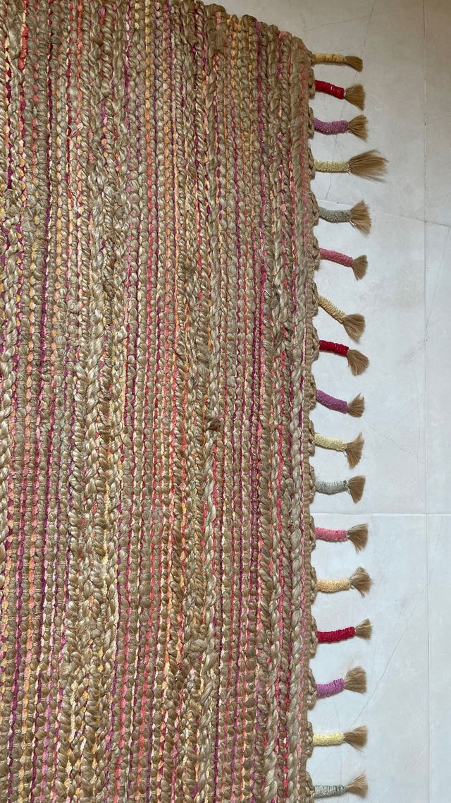 Alfombra de yute con flecos
