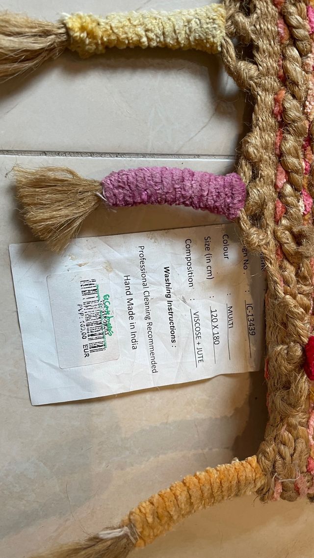 Alfombra de yute con flecos