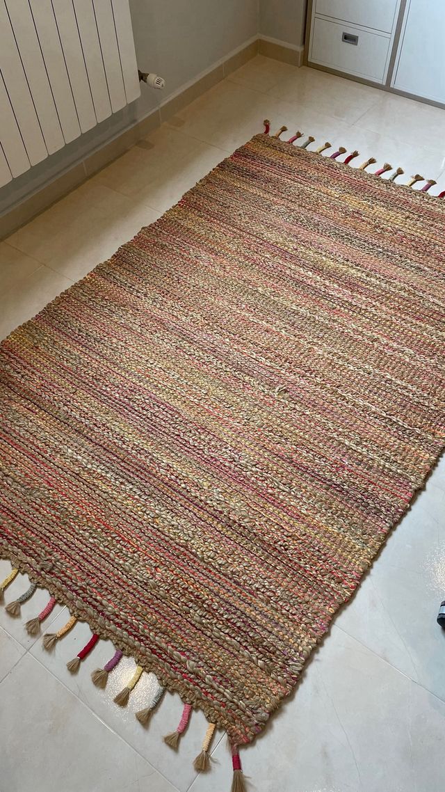 Alfombra de yute con flecos