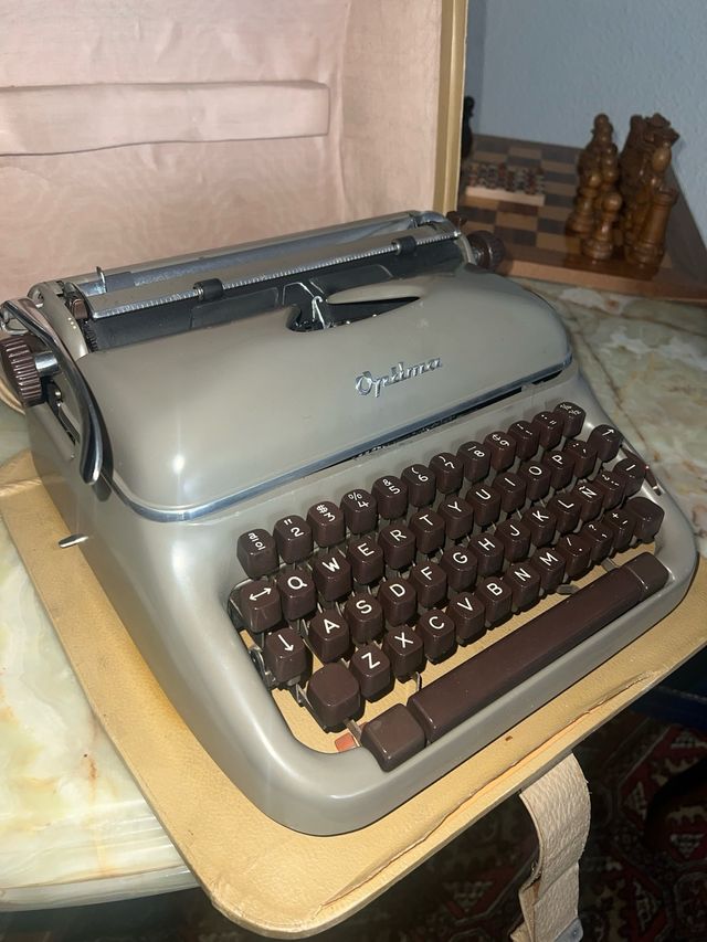 Macchina da scrivere Optima Vintage (negoziabile)