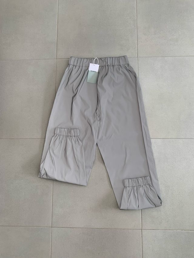 Pantalón Pull&Bear efecto reflectante gris