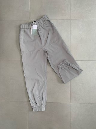 Pantalón Pull&Bear efecto reflectante gris