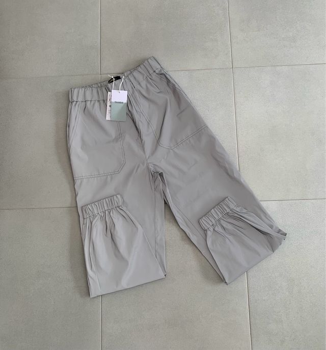 Pantalón Pull&Bear efecto reflectante gris