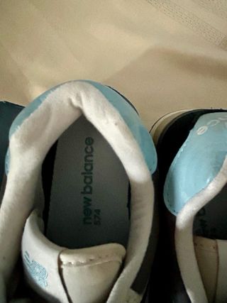New Balance 574 negras y azul claro