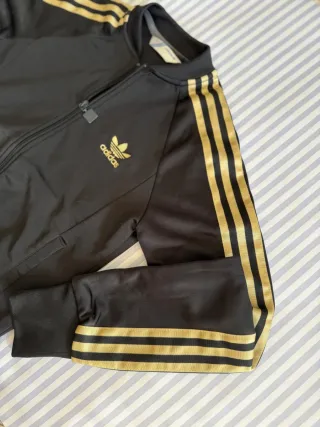 Chaqueta Adidas Talla S Negra y Dorada
