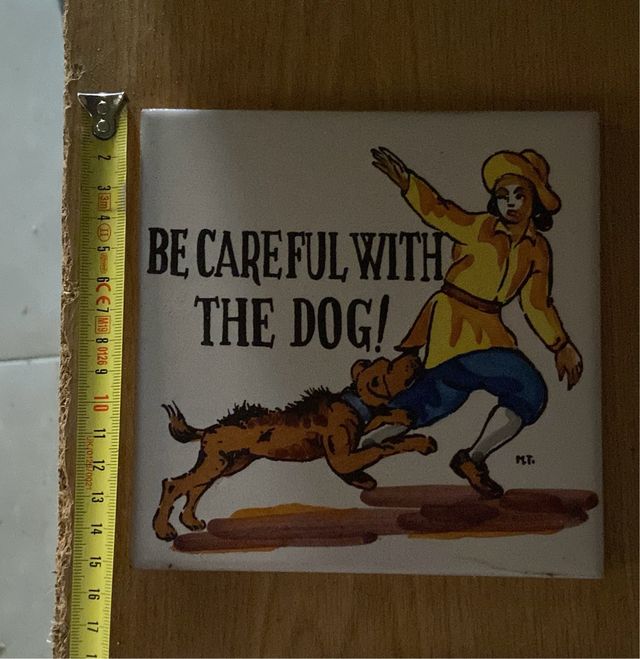 Cerámica antigua “Be careful with the dog!”