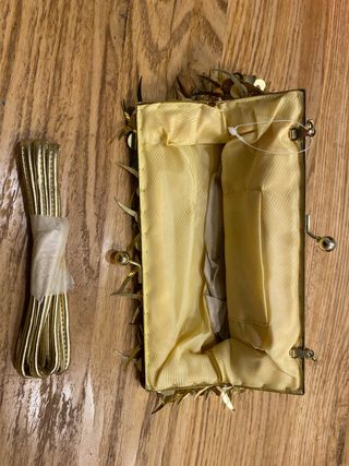 Borsa a mano dorata con paillettes