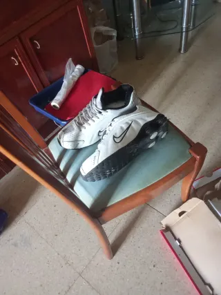 Zapatillas Nike Blancas y Negras dos pares 30 euro