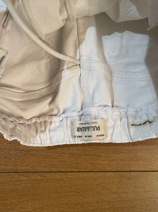 Pantalón blanco roto Pull&Bear