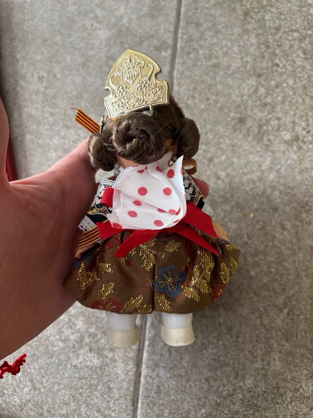Muñeca fallera marca folk