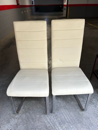 Juego de 2 sillas beige y plateadas