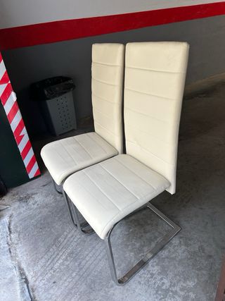 Juego de 2 sillas beige y plateadas