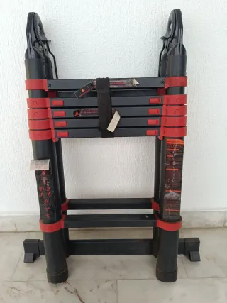 Escalera telescópica plegable