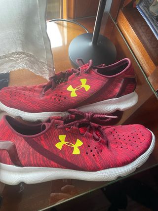 Zapatillas Under Armour Rojas y Amarillas