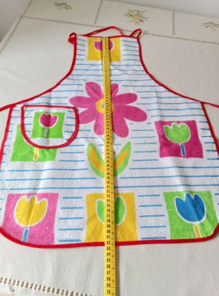 Delantal infantil con flores