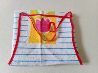 Delantal infantil con flores