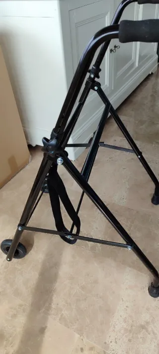 Andador Plegable con Ruedas