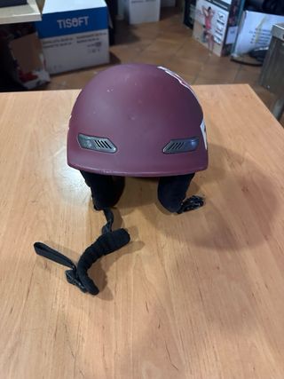 Casco de esquí morado