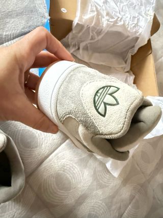 Adidas Beige/Gris Zapatillas