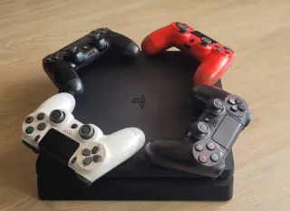 ​PS4 PRO 1TB  ¡Pack Multijugador con 4 Mandos