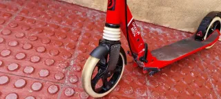 Patinete plegable rojo