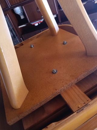 Mesa extensible de madera y 2 sillas