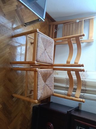 Mesa extensible de madera y 2 sillas