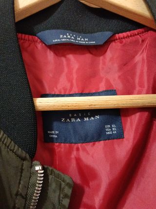 Cazadora bomber verde y roja
