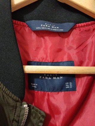 Cazadora bomber verde y roja
