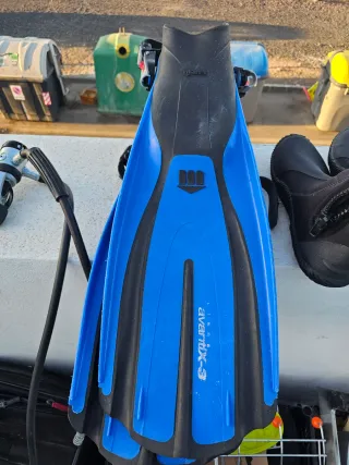 Equipo de buceo Cressi con aletas y escarpines